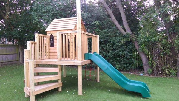 Treehouse With Slide - Setter Play